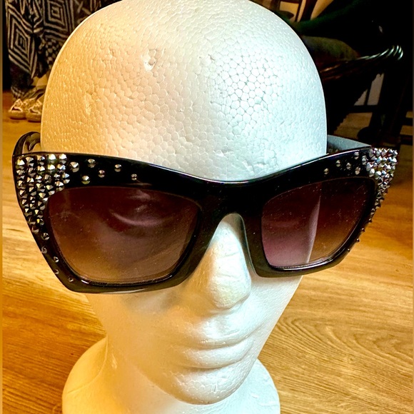 Vintage Jimmy Crystal New York Black Cat Eye Sunglasses - EUC - So Glamorous! - Picture 9 of 9